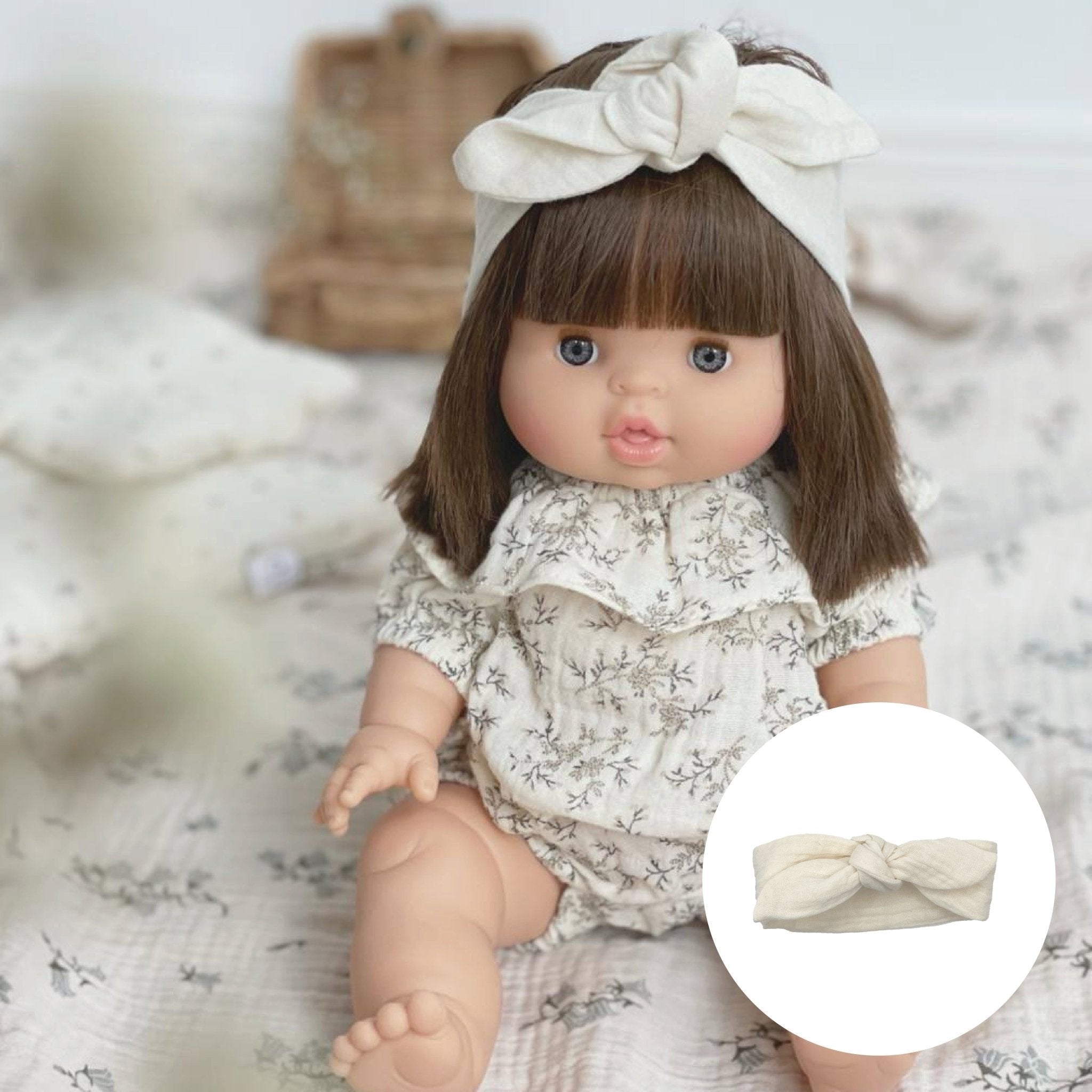 Geschenkset Puppe & Kleidung - Zoe mit Ballerina-Kleid und Haarband